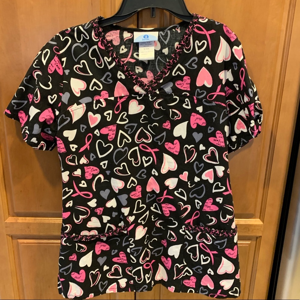 Women’s scrubs top